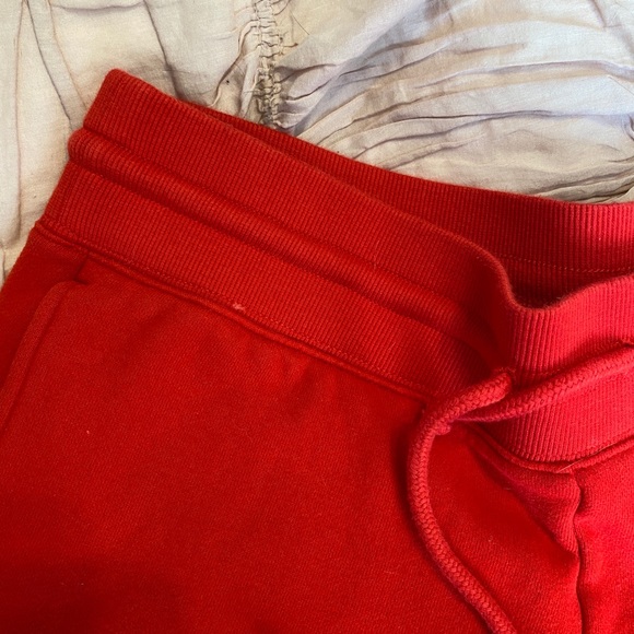 Red sweat shorts! TNA - Picture 2 of 4